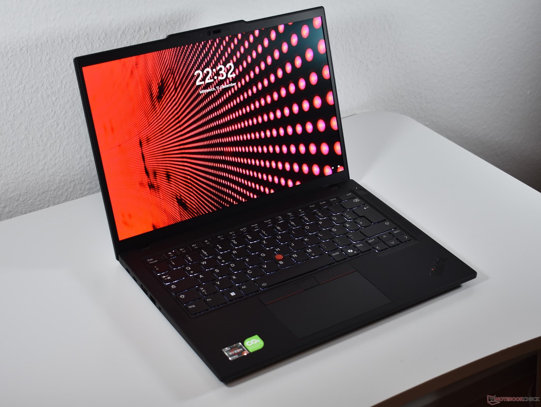 ThinkPad P14s Gen 5: Mạnh hơn laptop văn phòng nhưng không phải máy trạm 16 inch